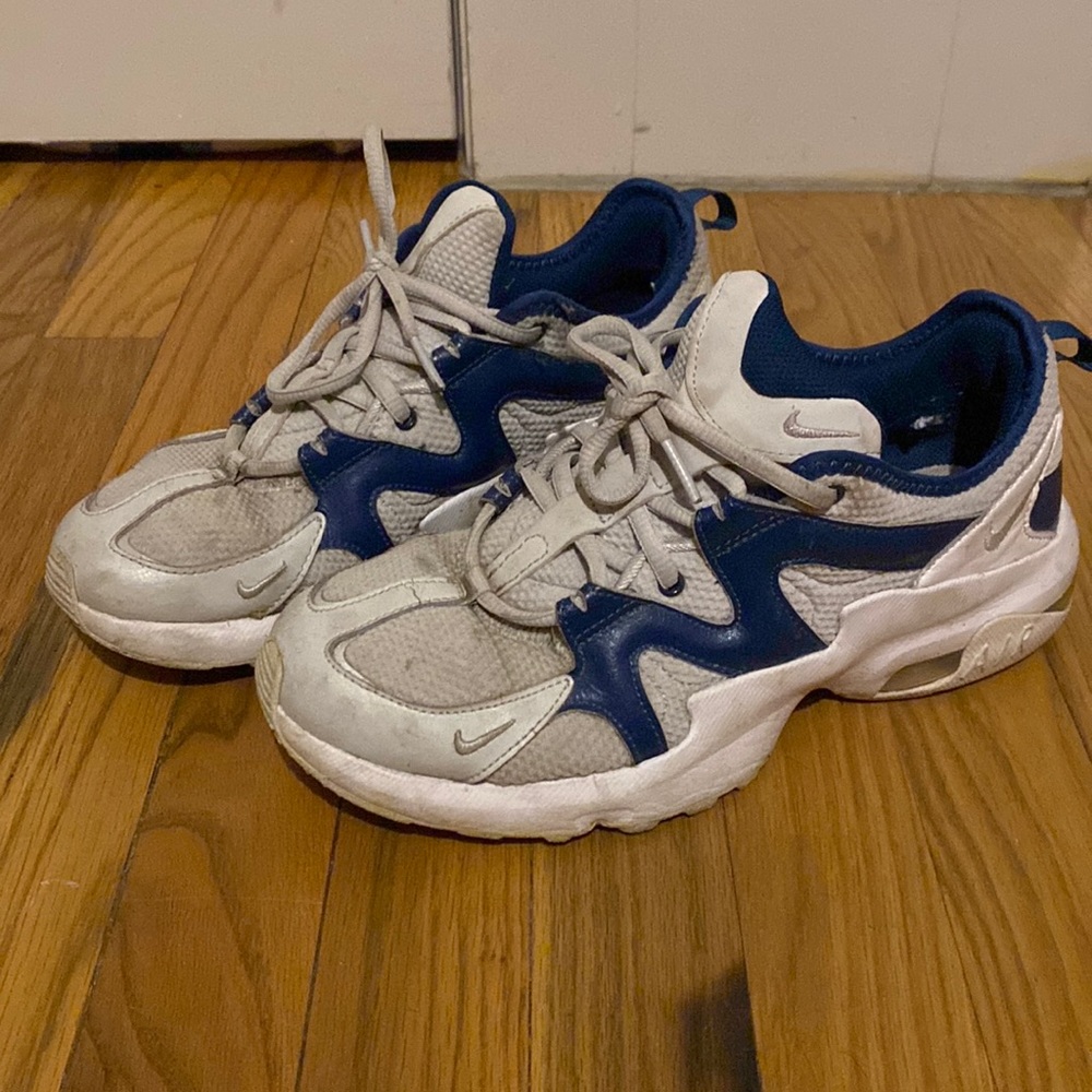 Nike air sneakers size 8.5